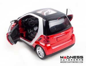 smart fortwo Model Car - 451 model - 1:24 scale Die Cast - Red